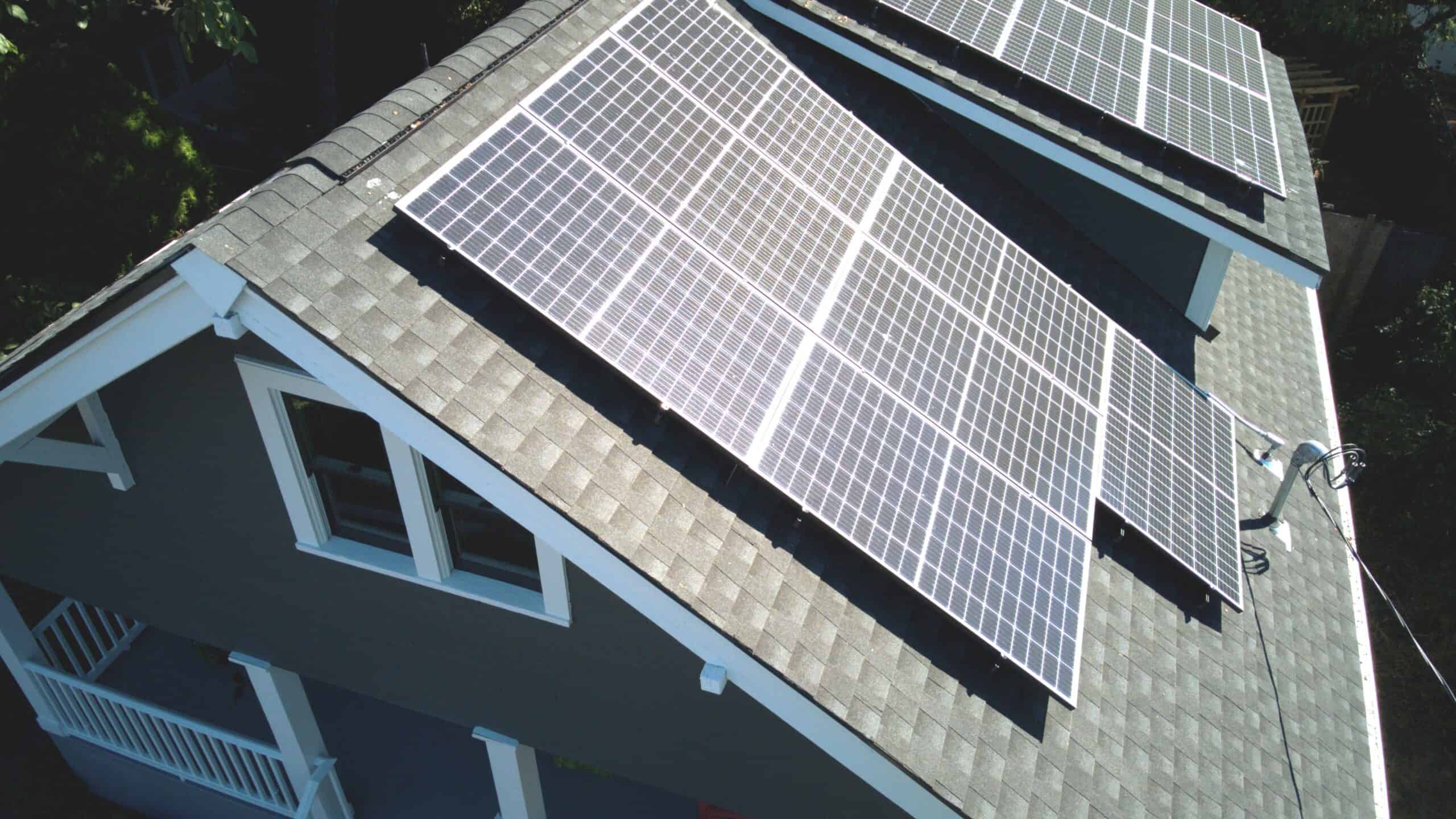Combining Solar & Roofing Services